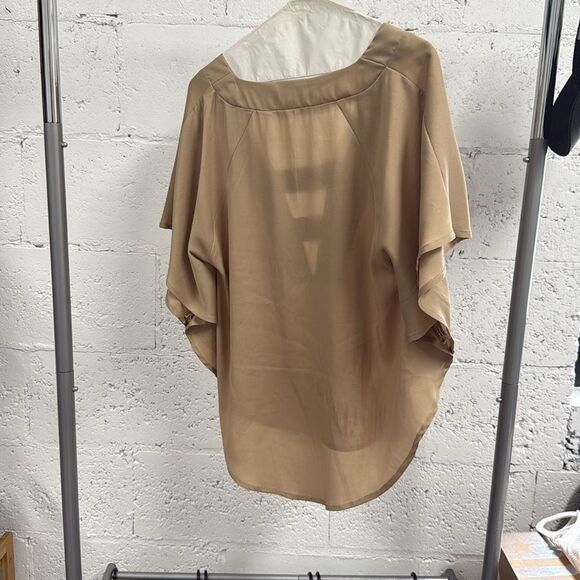 Lush Tan Women's Top Oversized blouse Top - Like New Size Small LATISTE - Picture 3 of 3